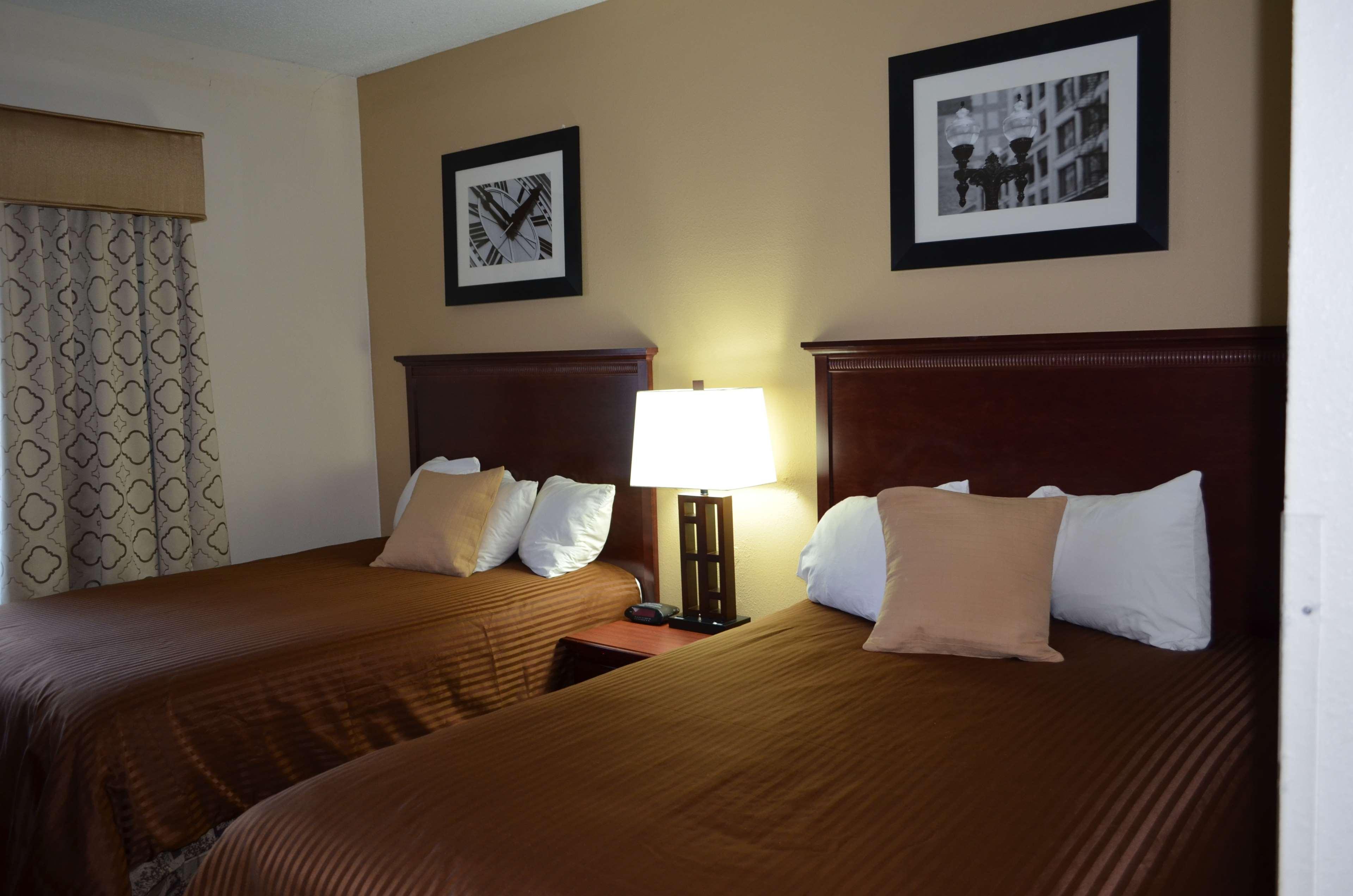 Quality Suites Indianapolis Exterior photo