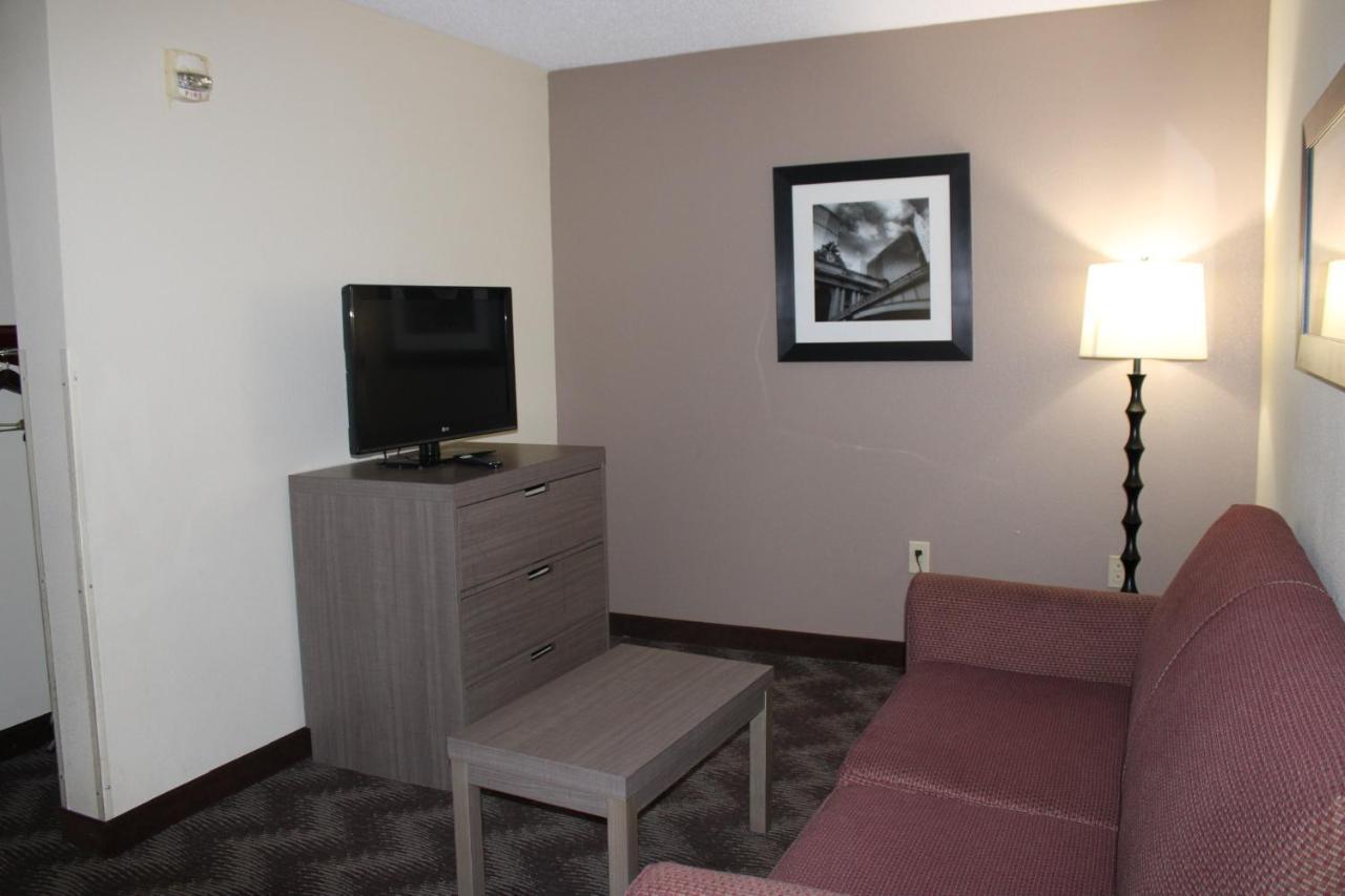 Quality Suites Indianapolis Exterior photo
